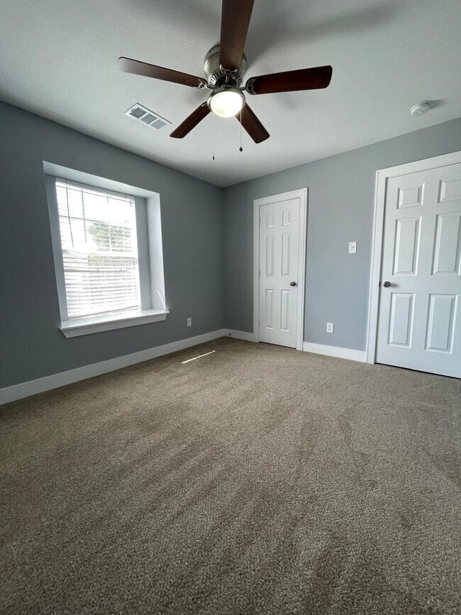 Building Photo - 711 Chaseway Dr