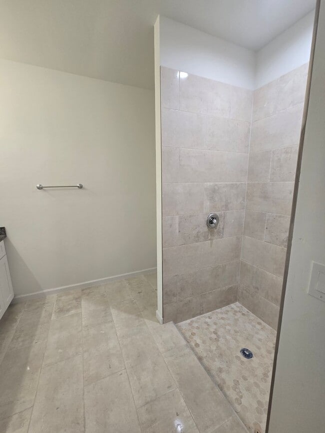 Building Photo - Brand new 3+DEN -2 BATHROOM 2 CAR GARAGE I...