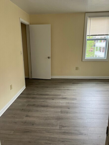 Building Photo - 375 Elm St