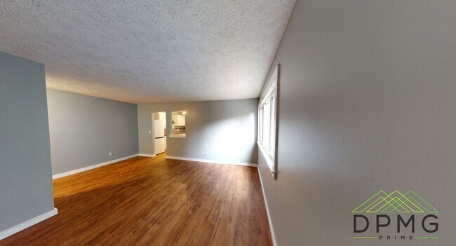 Building Photo - 326 E Hillsdale St