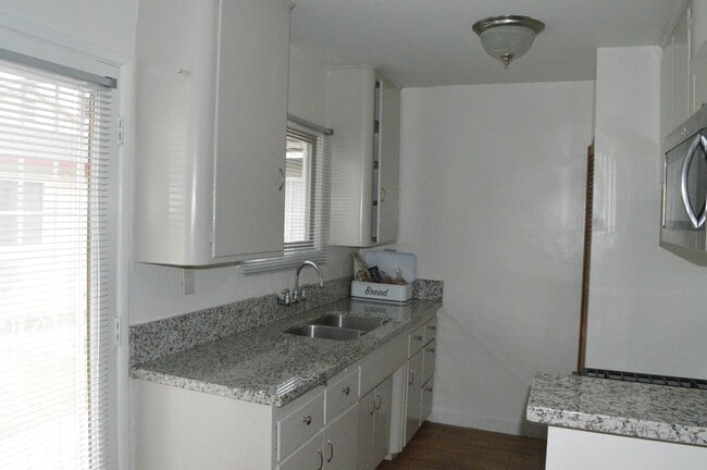 Building Photo - 214 S Bandy Ave