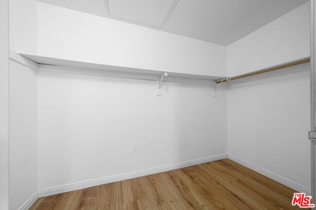 Building Photo - 1130 Flower St