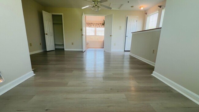 Building Photo - 6615 Buskin Ln