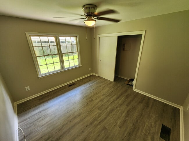 Building Photo - Room in House on Danforth Rd SW
