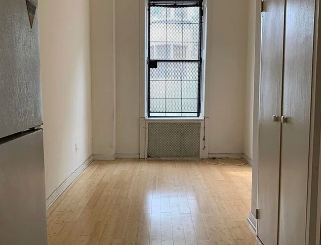 Building Photo - 313 S 18th St