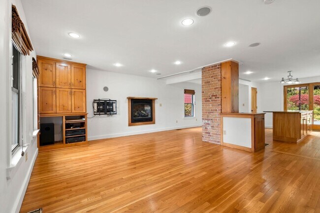 Building Photo - 35 Merrimac St