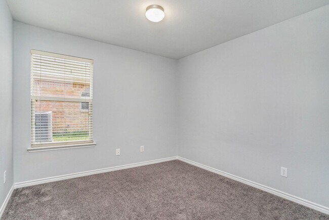 Building Photo - 2421 Gabriel Dr