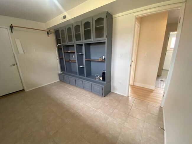 Building Photo - $3950 2520 SqFt, SFH/4BDR,2BA,office/Garag...