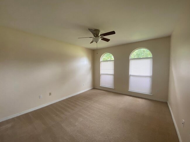 Building Photo - 2360 Crescent Rd