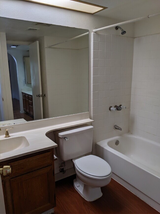 Building Photo - 3 Bedroom 2 Bathroom Close to ASU! $2099 a...