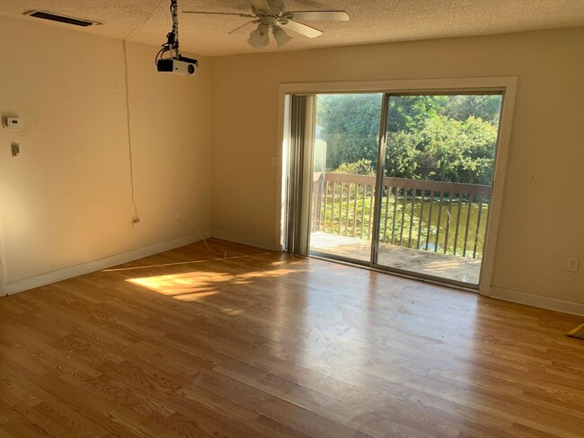 Building Photo - 1 bed 1 bath condo close to downtown Sarasota