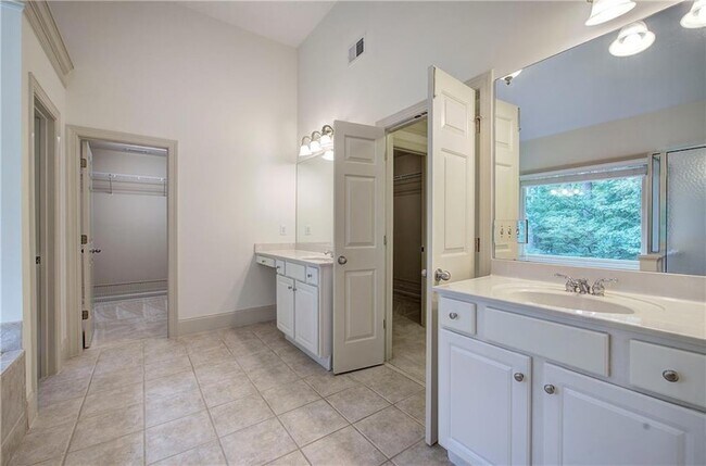 Building Photo - 2320 Starr Lake Dr NW