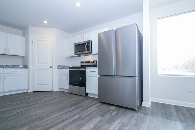 Building Photo - 132 Elegance Wy
