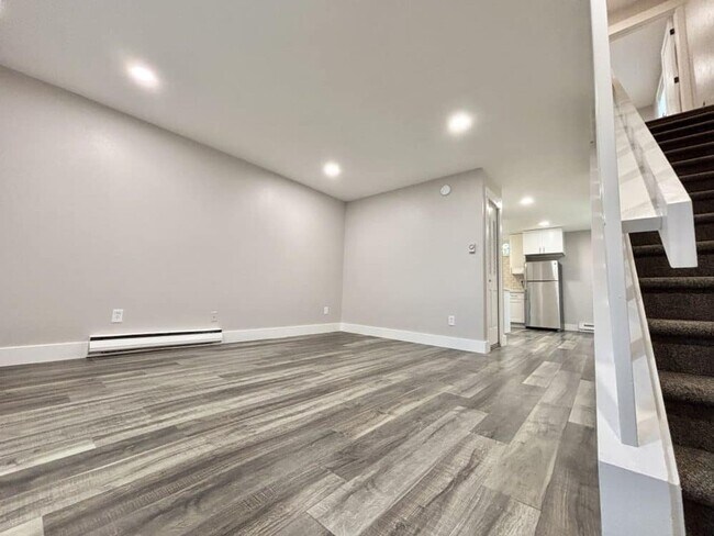 Building Photo - Available Now! Newly Remodeled 2BR Unit in Boulder Fourplex