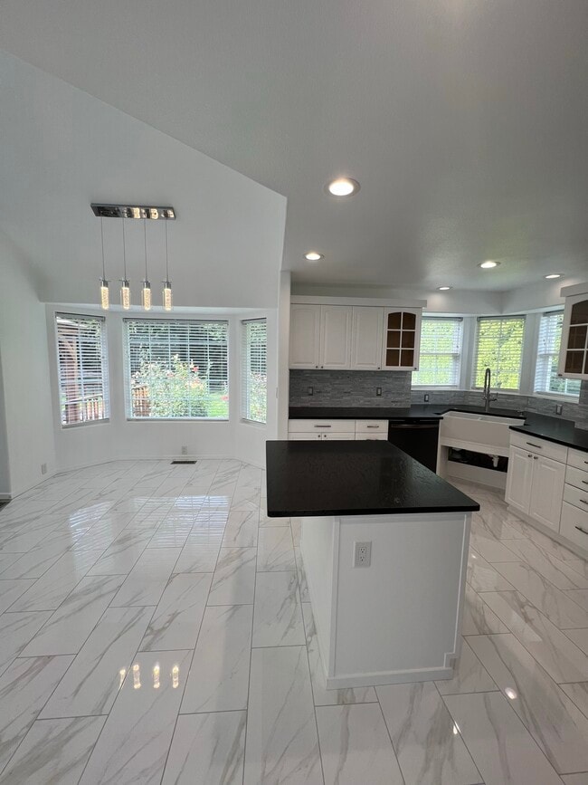 Building Photo - 4702 S Palouse Ct