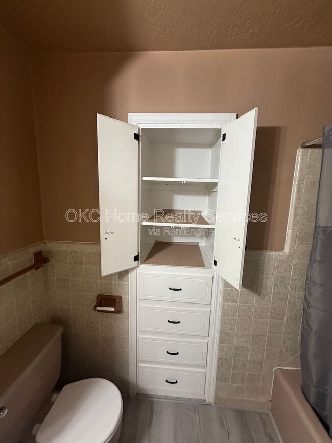 Building Photo - 118 SW 1st St