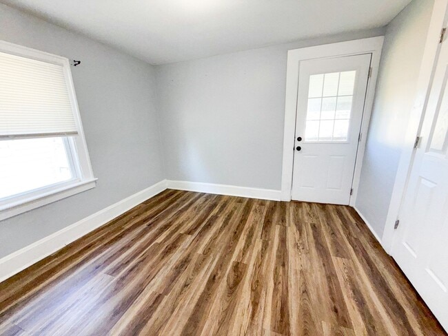 Building Photo - Elegant 3-Bedroom Home with Designer Finishes & Private Backyard!