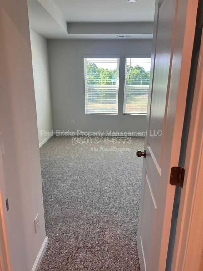 Building Photo - 5108 Carrick St