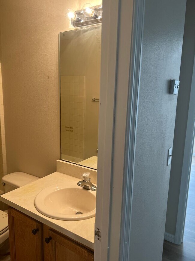 Building Photo - Spacious 3/2 with Attached 2 Car Garage in Deltona Lakes!