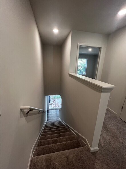 Building Photo - 119 Villa Ln