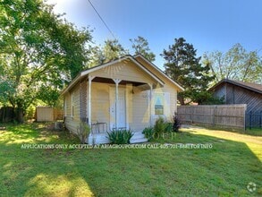 Building Photo - Adorable Remodeled 1 Bed/1 Bath Cottage! C...