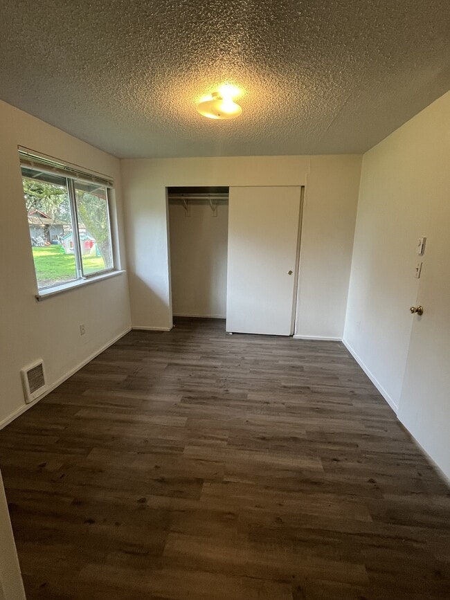 Building Photo - 7743 Pacific Ave SE