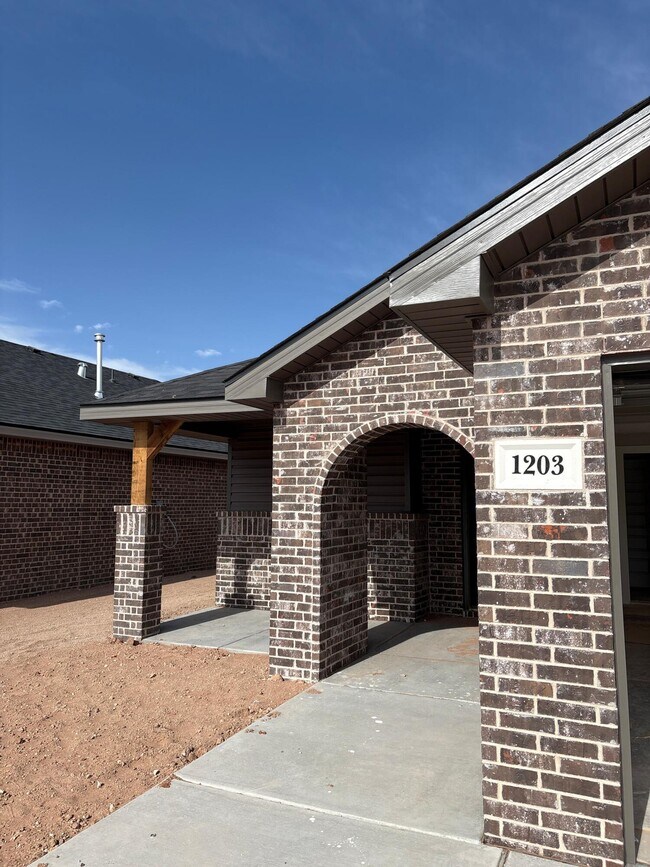 Building Photo - 1203 Cottonwood Ave