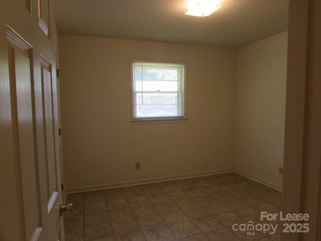 Building Photo - 6016 Pleasant Grove Rd