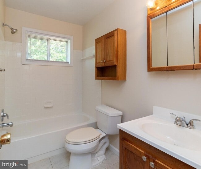 Building Photo - 14175 Spring Branch Dr