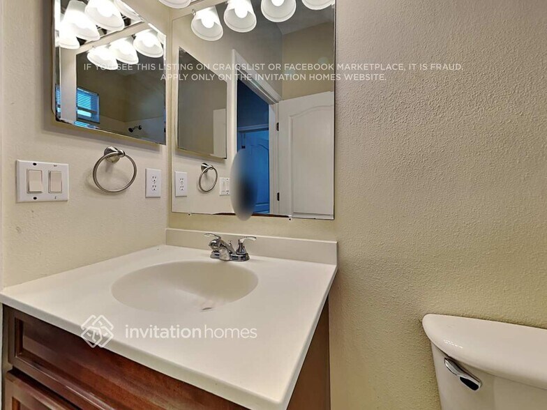 Building Photo - 27609 Edenfield Dr