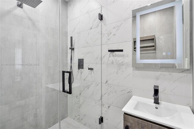Building Photo - 102 NE 71st St