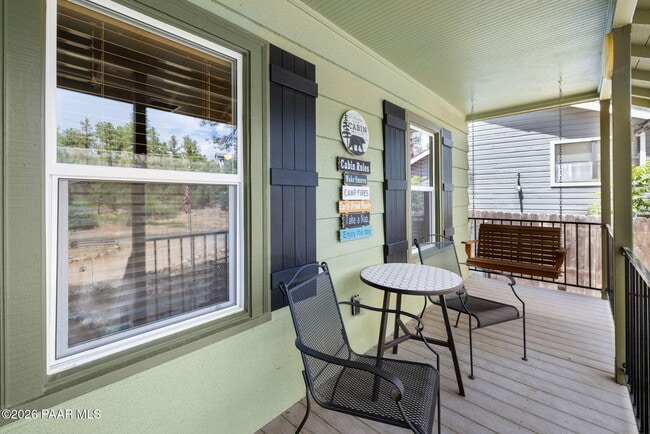 Building Photo - 805 Canyon Dr