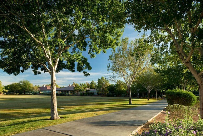 Building Photo - 3 Bed / 2.5 Bath Townhome with Loft, 2 Car Garage & Spacious Backyard – Southern Highlands