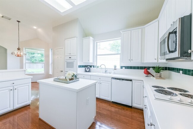 Building Photo - 14610 Farrawood Dr