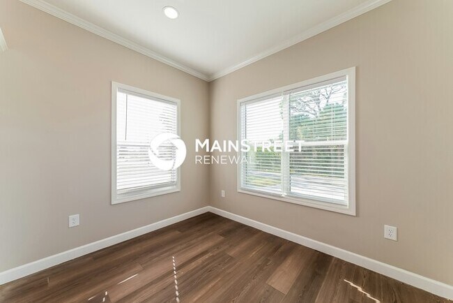 Building Photo - 3 Bedroom Pet-Friendly Home in North Port, FL with Main Street Renewal