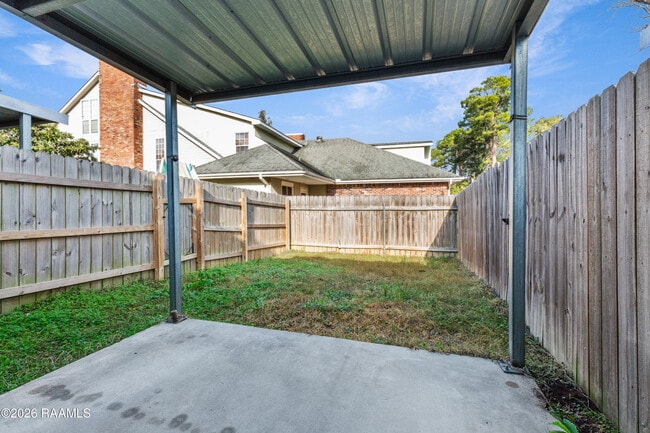 Building Photo - 111 Oak Plns Aly