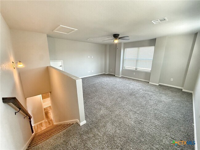 Building Photo - 8819 Straight Oaks