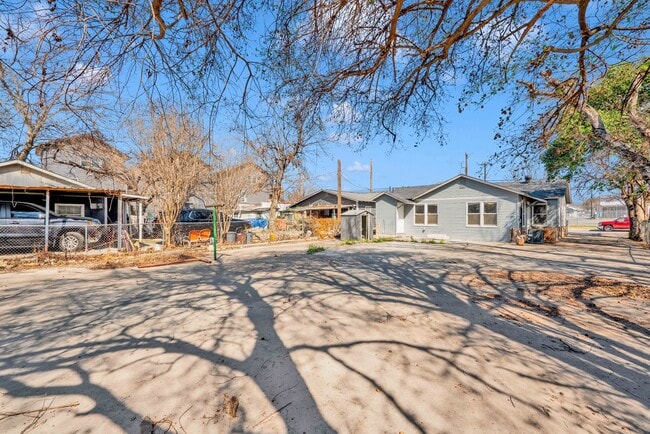 Building Photo - Cozy 3 Bed 2 Bath- Newly Renovated Home in Downtown San Antonio!