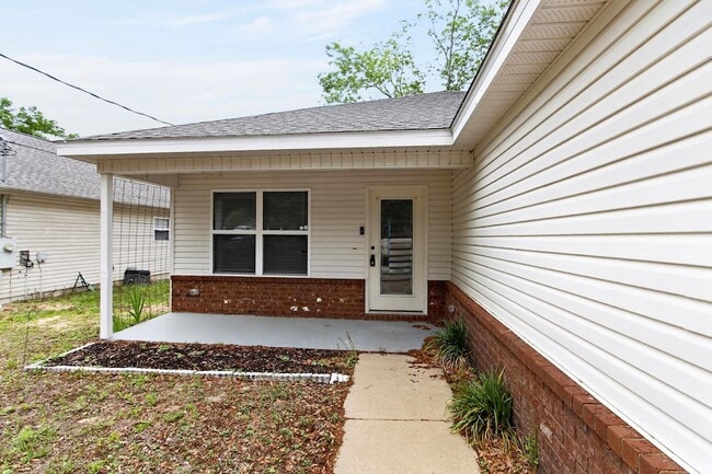 Building Photo - 203 8th Ave