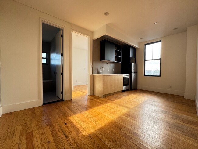 Building Photo - 1520 St Johns Pl