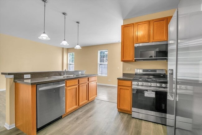 Building Photo - 4932 Montauk Dr