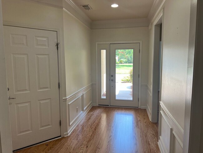 Building Photo - Gorgeous One-Level Ranch Style Home in The...