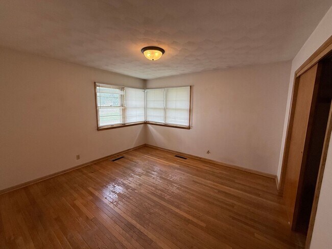 Building Photo - 3 Bedroom House Close to Ross-Ade and Mackey---WAIVED APPLICATION FEES!