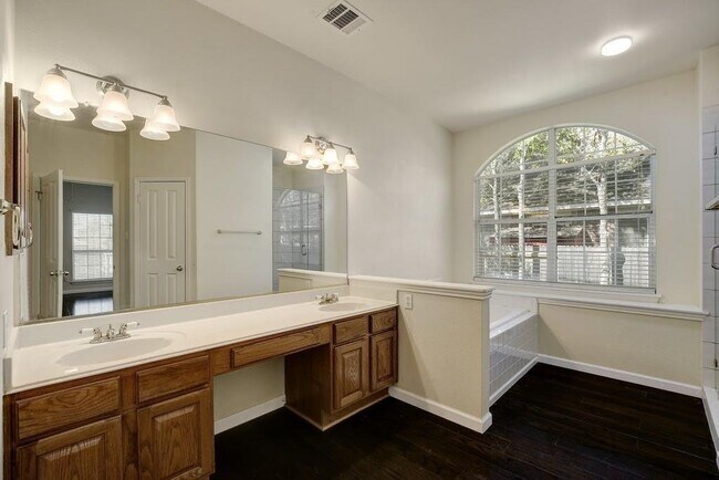 Building Photo - 6512 Walebridge Ln