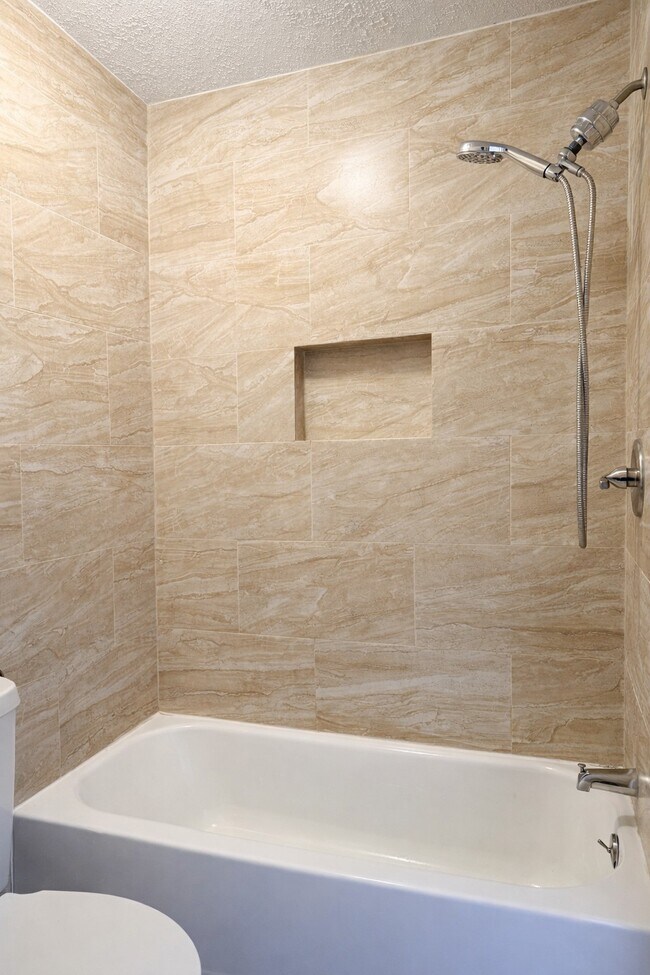 Building Photo - 408 Bay Ridge Dr