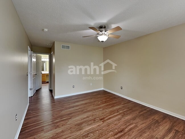 Building Photo - 211 Cherrytree Ln