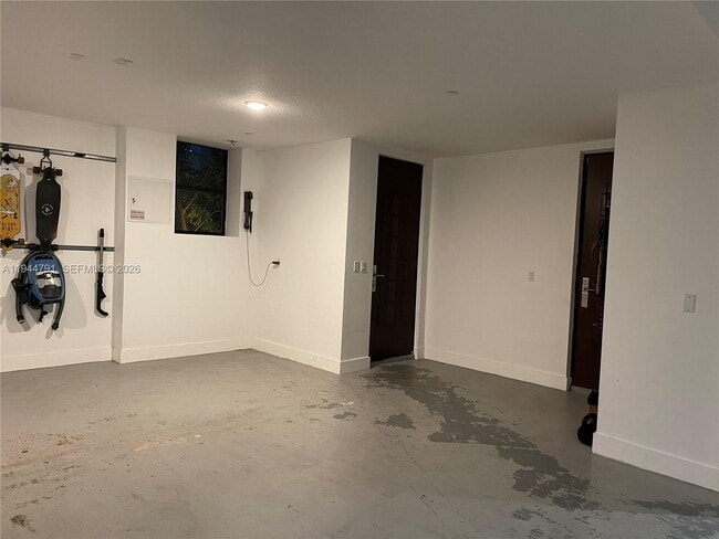 Building Photo - 909 NE 16th Terrace