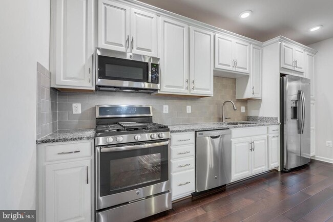 Building Photo - 23290 Milltown Knoll Square