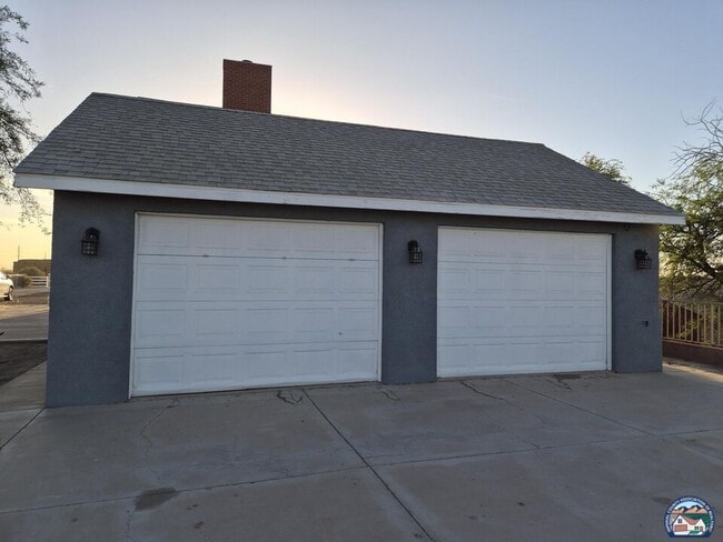 Building Photo - 406 E Bowles Rd