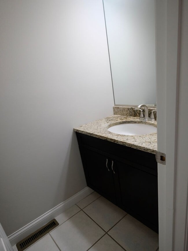 Building Photo - 1307 Kingsridge Ct